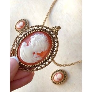 Vintage Statement Cameo Necklace & Earrings Set Gold Chain Resin 1970